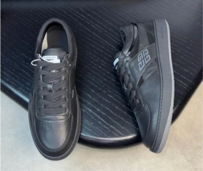 Givenchy Urban Classic Low-Top Sneakers Black Logo Detail