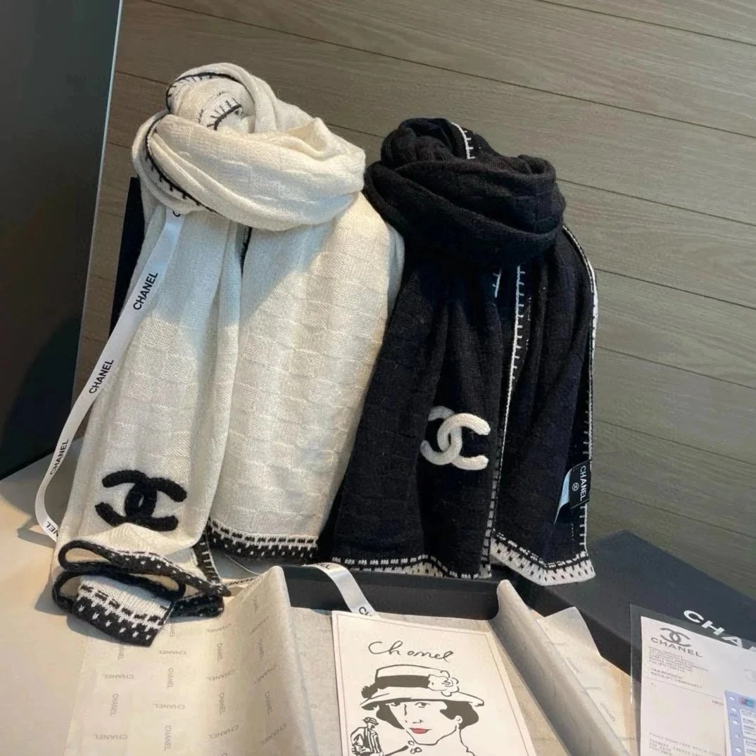 Chanel Classic CC Logo Knit Scarf - White and Black Contrast