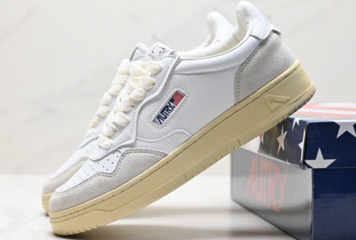 Aurra Classic Low-Top Sneaker White-Grey Cream Sole