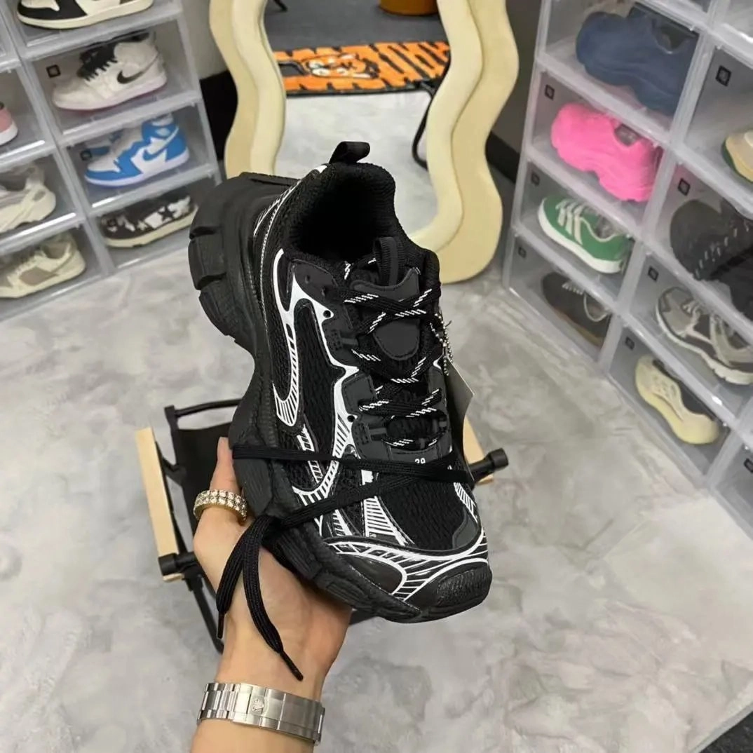 Nike Air Monarch IV Black-White Mesh Chunky Sneaker