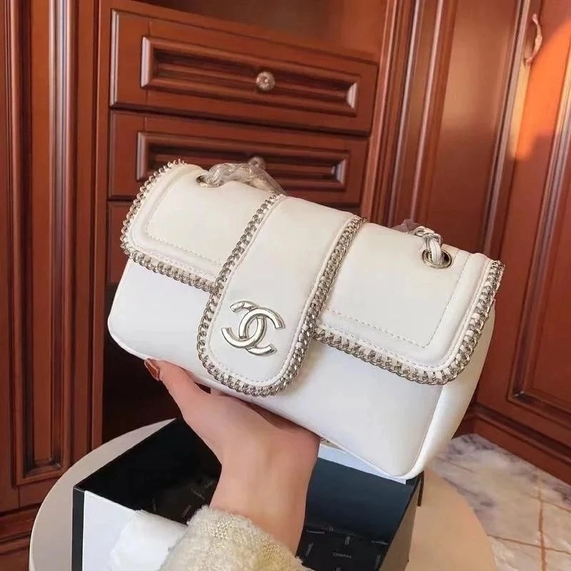 Chanel White Leather Flap Bag with Silver Chain Trim