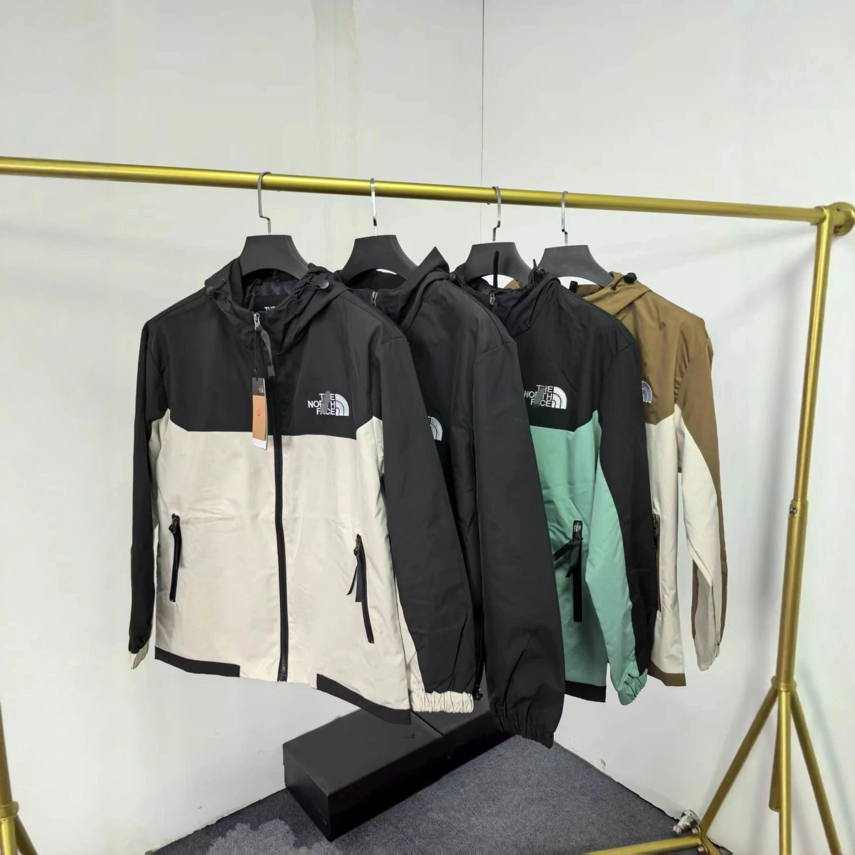 The North Face Venture 2 Hooded Jacket Black-Cream Colorblock