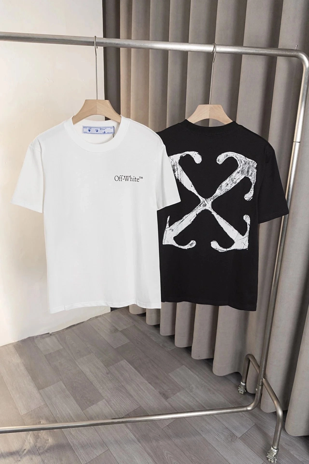 Off-White Arrow Logo T-Shirt Black White Contrast Print