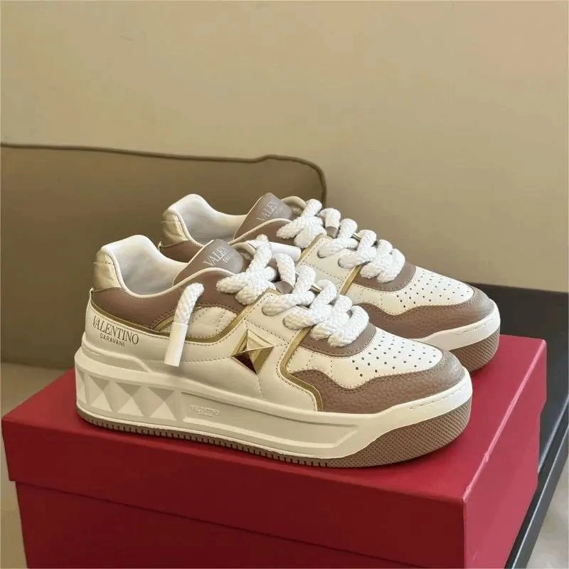 Valentino Garavani Rockstud Spike Sneakers Beige-White